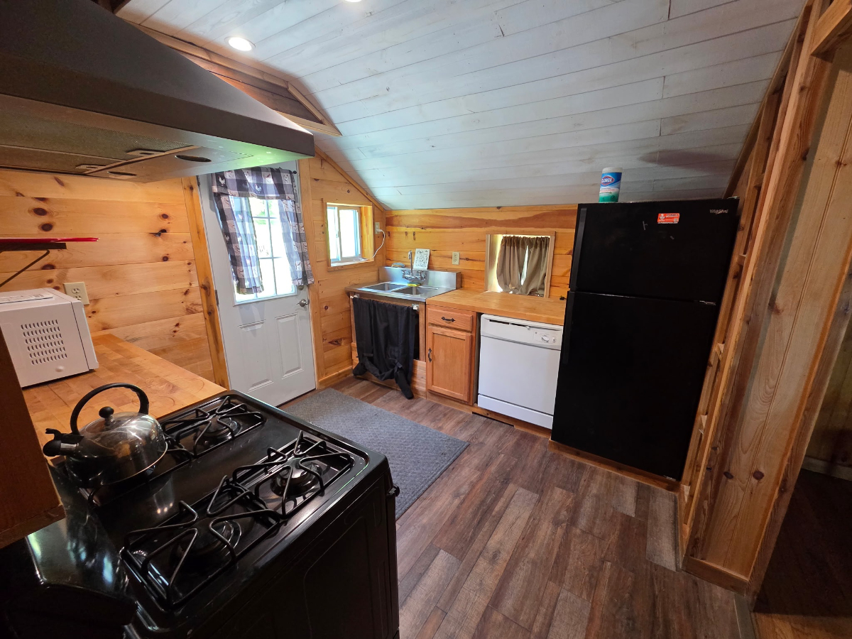 Quiet and cozy with the right amount of privacy with amenities close by - Photo 8
