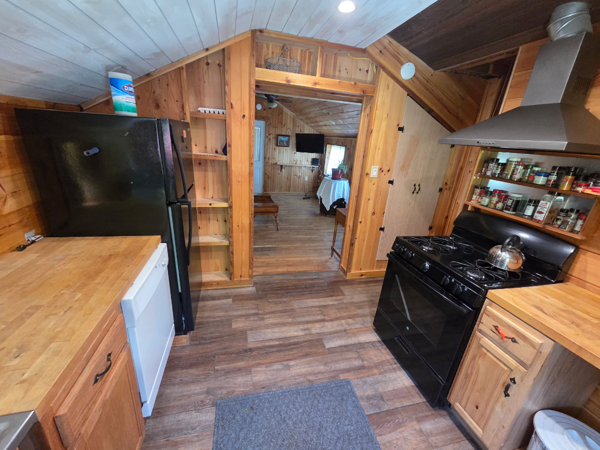 Quiet and cozy with the right amount of privacy with amenities close by - Photo 9
