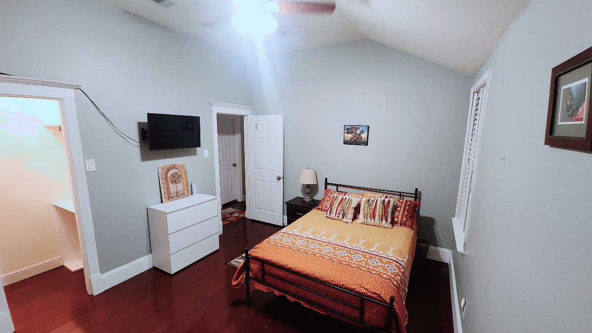 Furnished Private Room in Spacious Roanoke Home