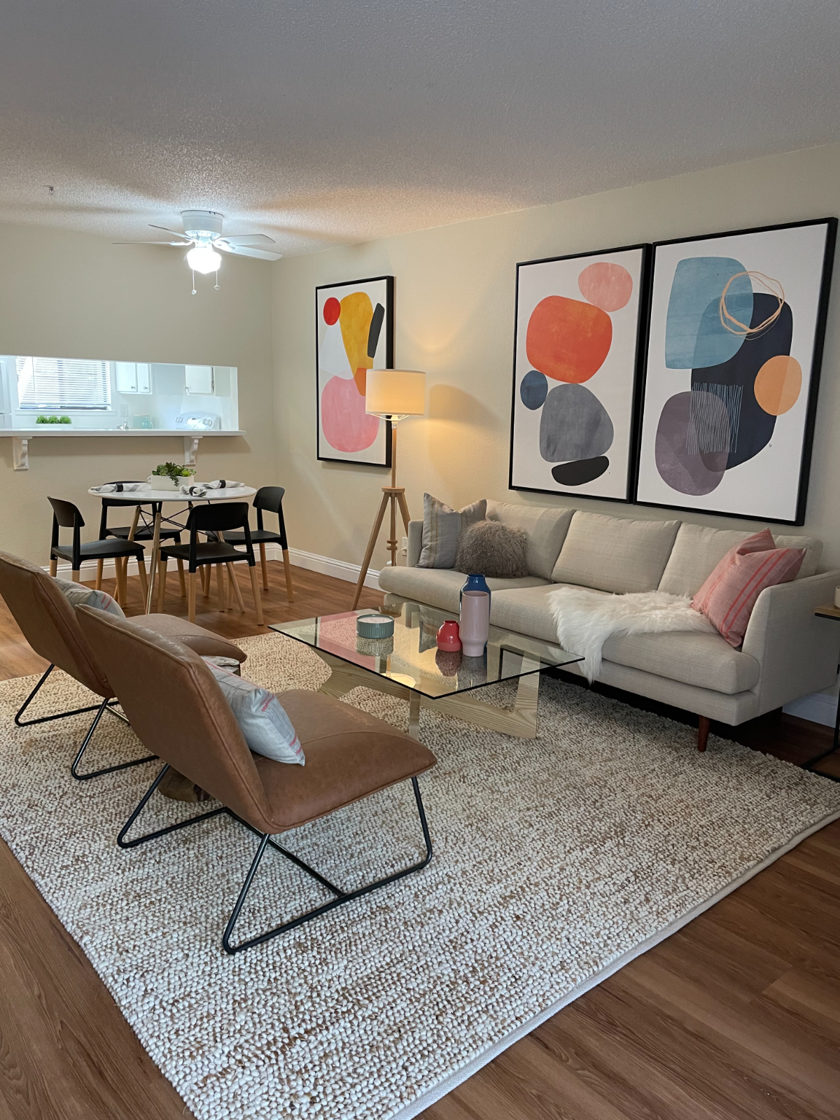 Stylish Family Apartment in Vallejo - Photo 3