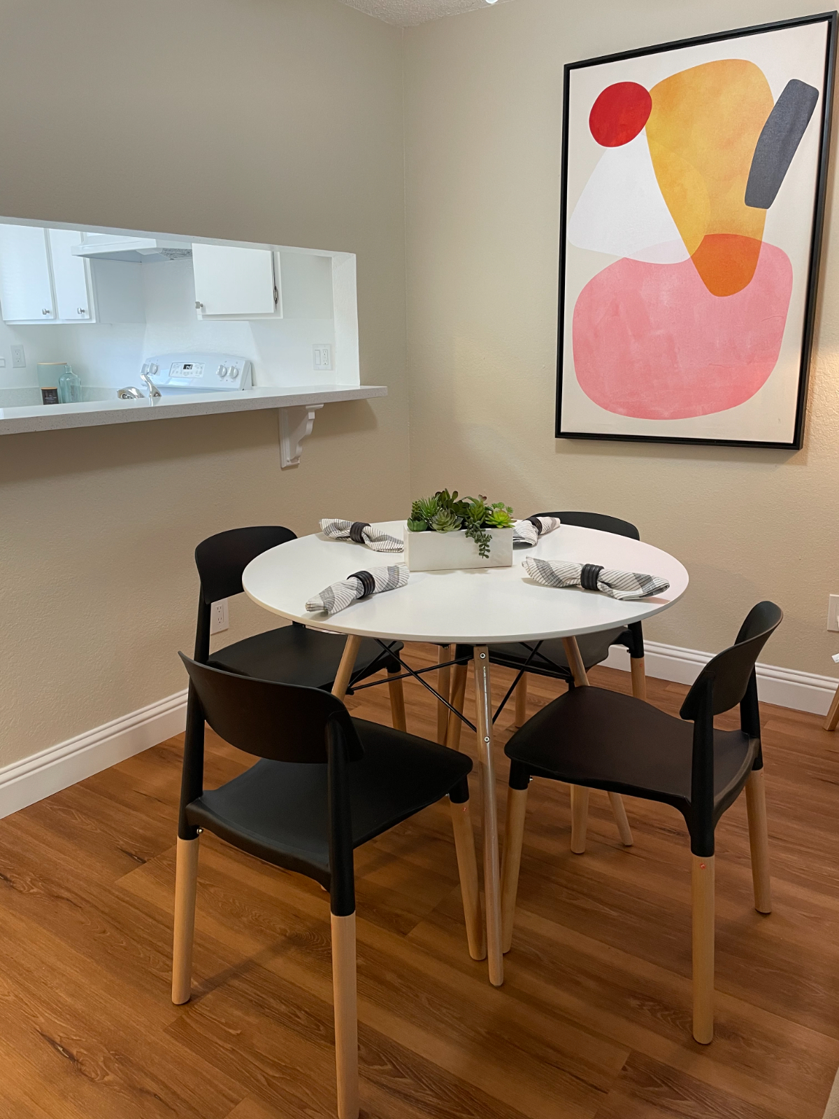 Stylish Family Apartment in Vallejo - Photo 6
