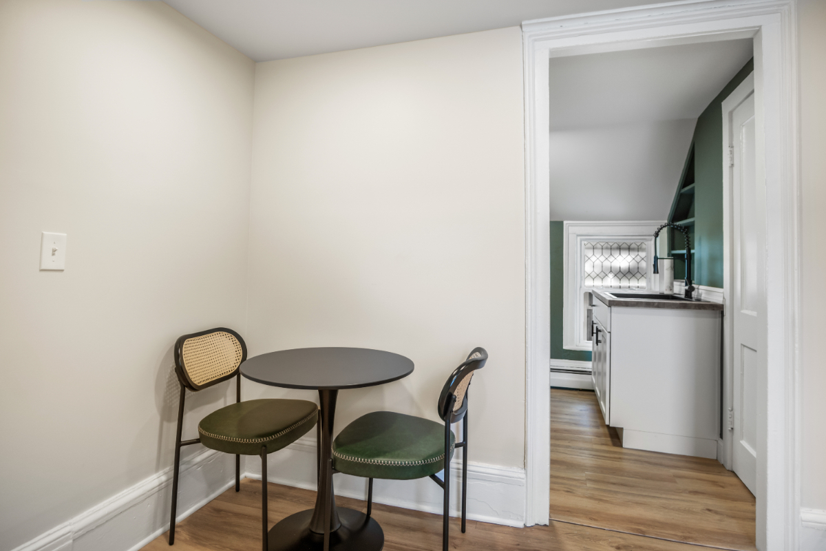 Updated Upper Unit Apartment - Photo 3