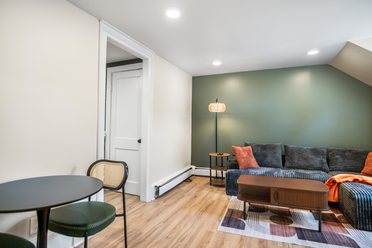 Updated Upper Unit Apartment - Photo 5