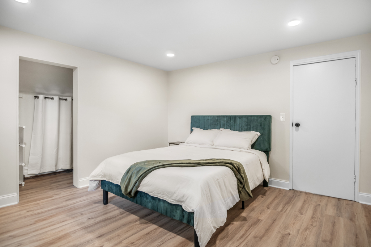 Updated Upper Unit Apartment - Photo 11