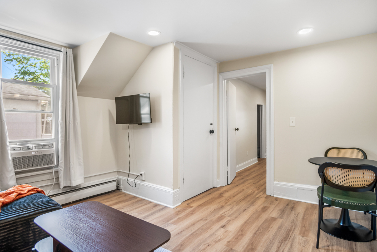 Updated Upper Unit Apartment - Photo 4