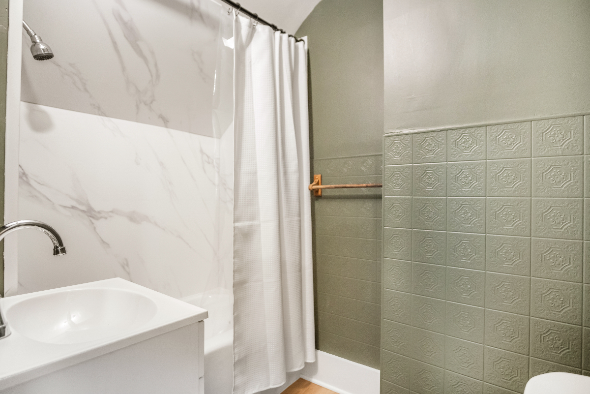 Updated Upper Unit Apartment - Photo 9