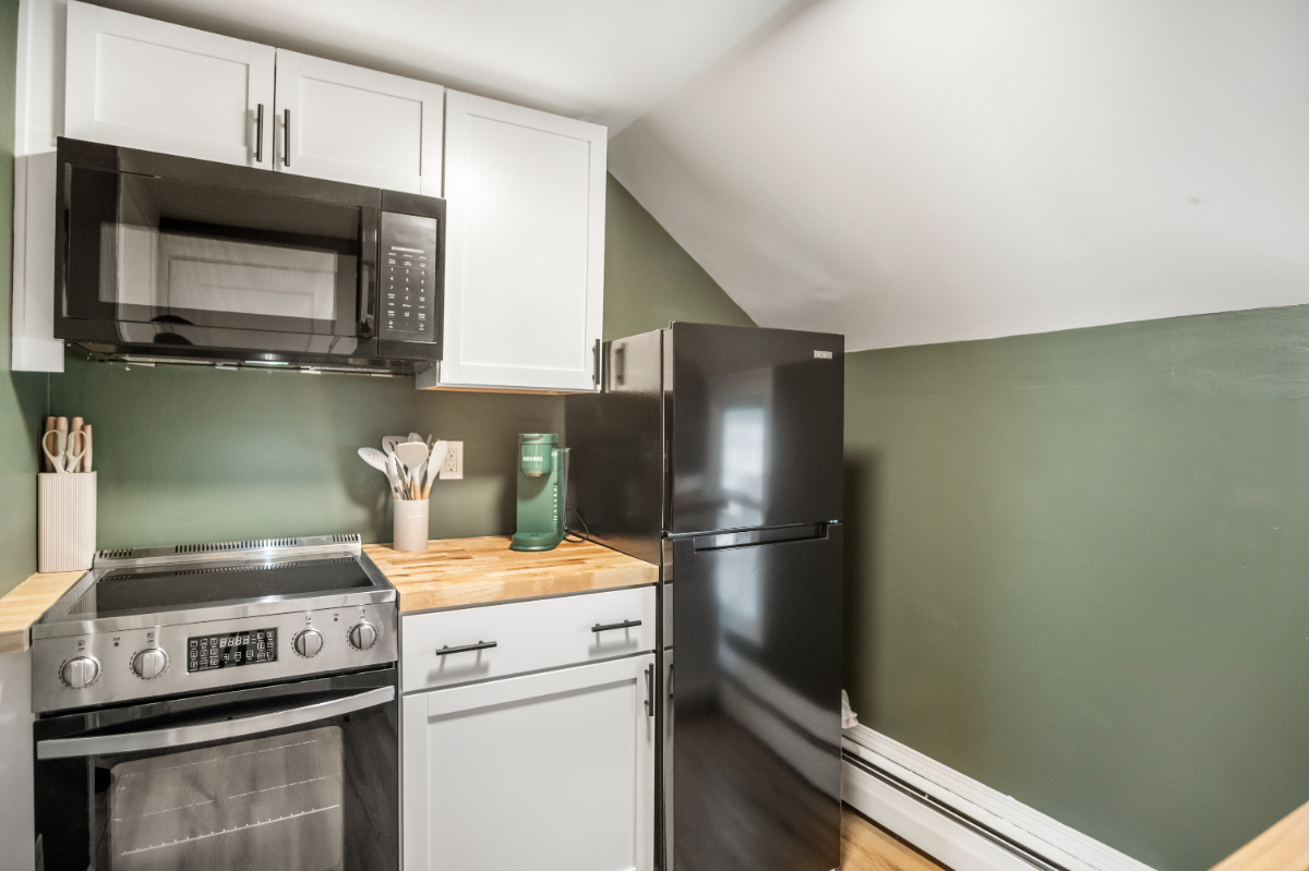 Updated Upper Unit Apartment - Photo 7