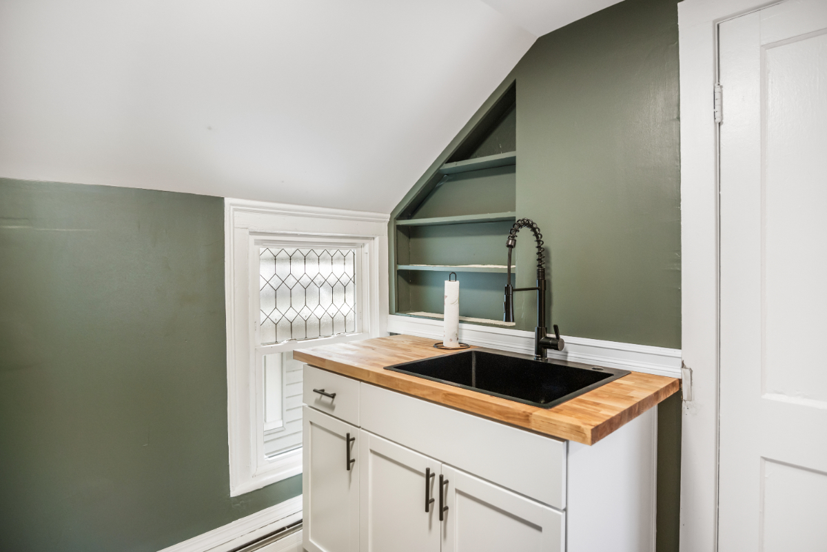 Updated Upper Unit Apartment - Photo 8