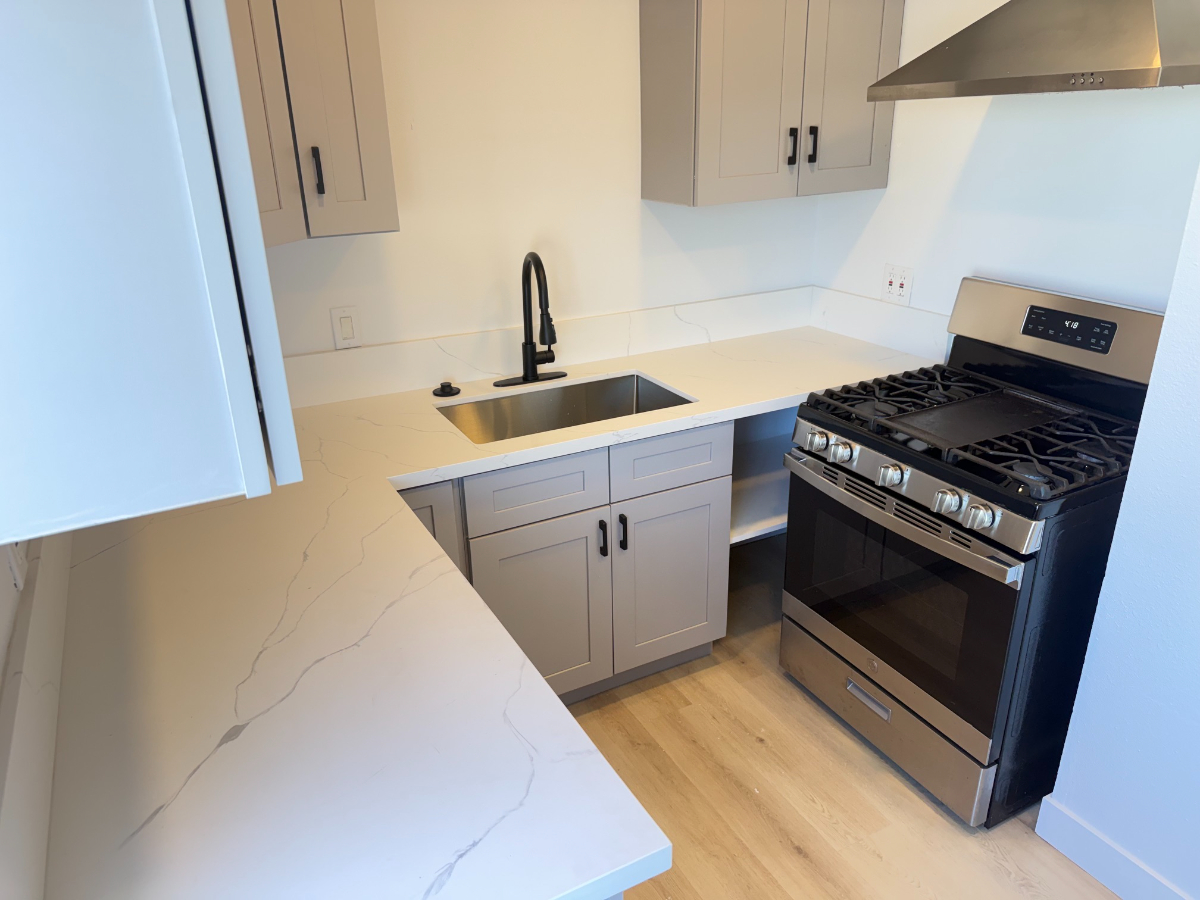 Walk to Cedars-Sinai | Fully Remodeled 2BR | Stylish & Furnished - Photo 4