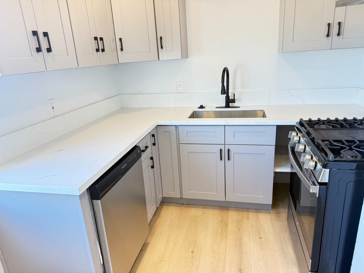 Walk to Cedars-Sinai | Fully Remodeled 2BR | Stylish & Furnished - Photo 5