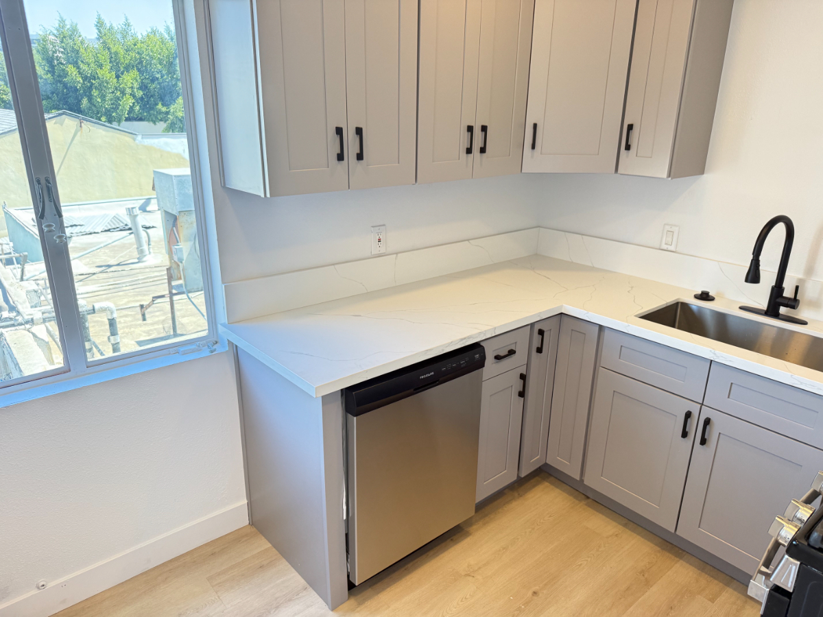 Walk to Cedars-Sinai | Fully Remodeled 2BR | Stylish & Furnished - Photo 6
