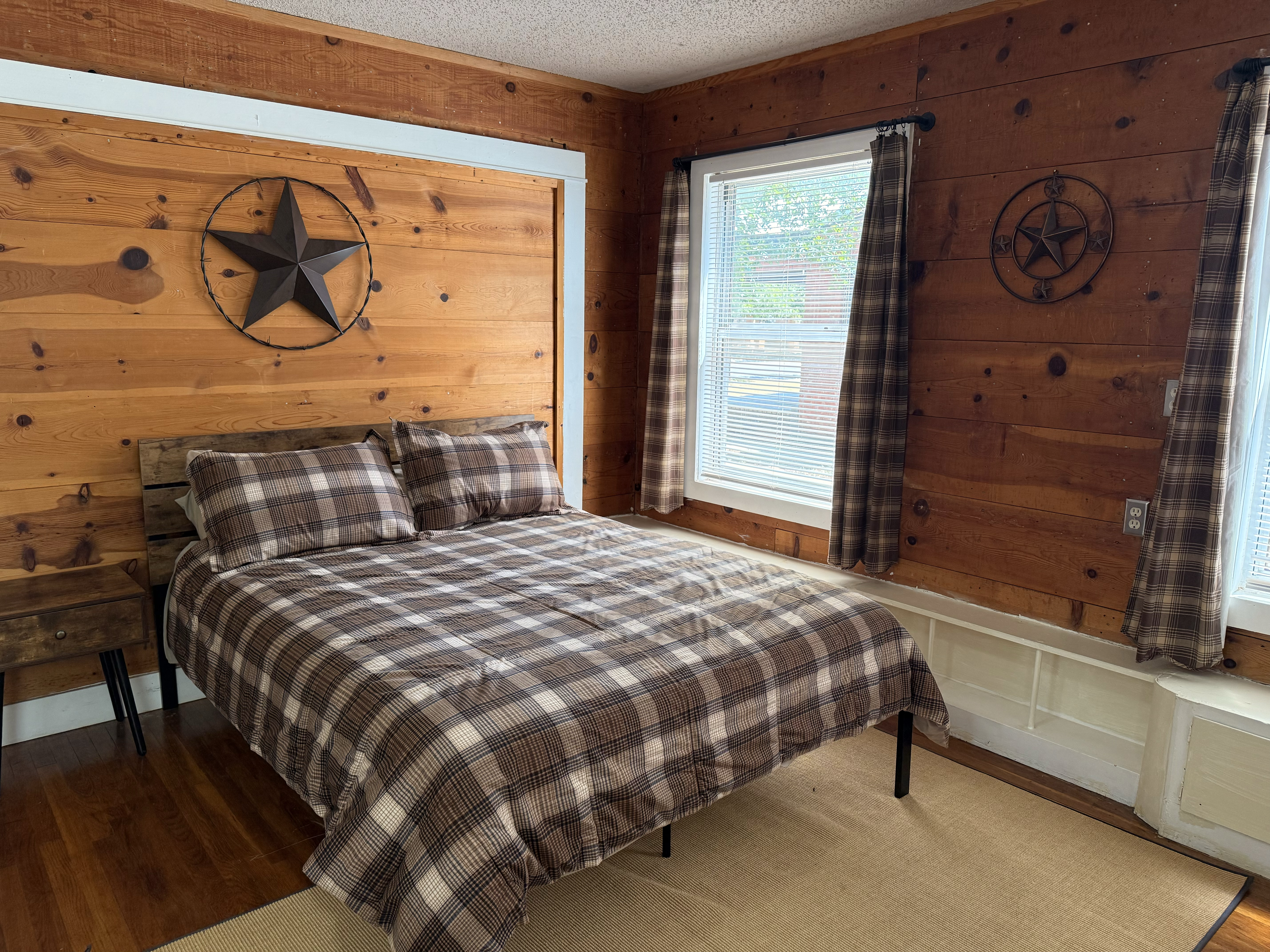 The Overton Four | Walk to Tech + Jones Stadium | Sleeps 10 - Photo 12