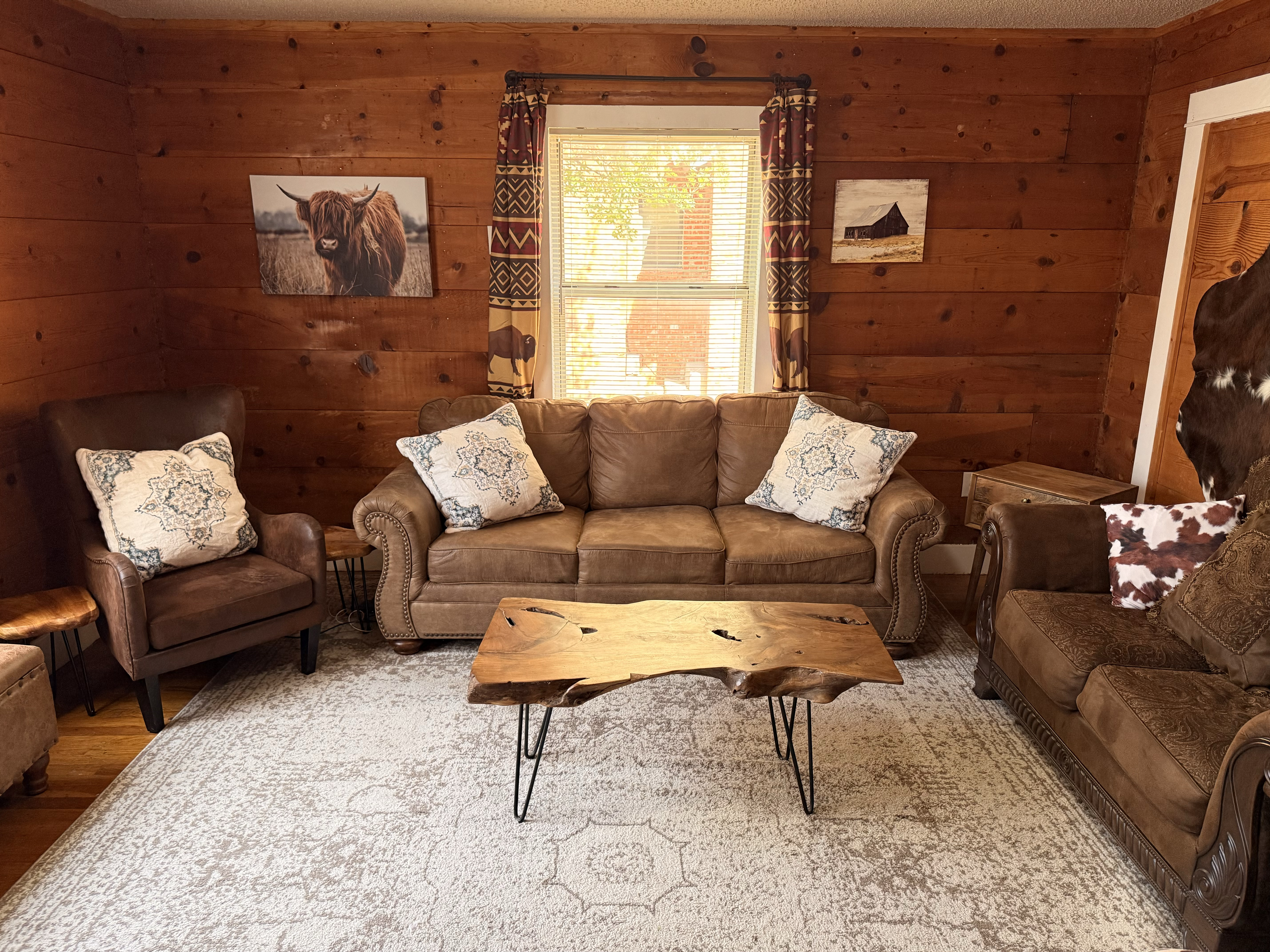 The Overton Four | Walk to Tech + Jones Stadium | Sleeps 10 - Photo 3