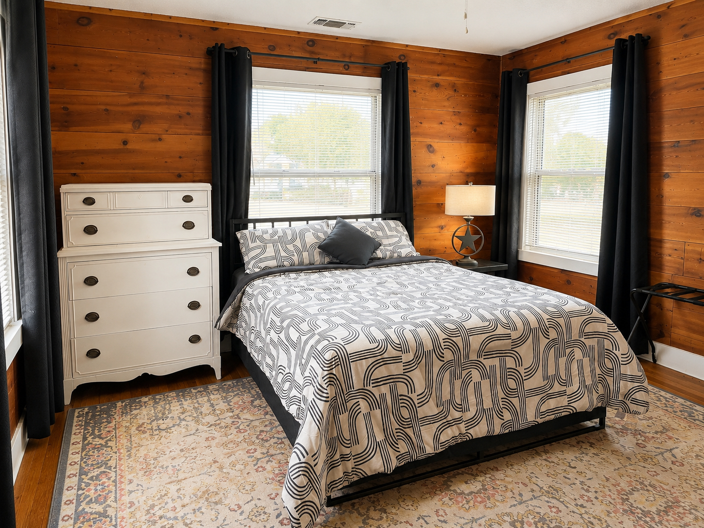 The Overton Four | Walk to Tech + Jones Stadium | Sleeps 10 - Photo 8