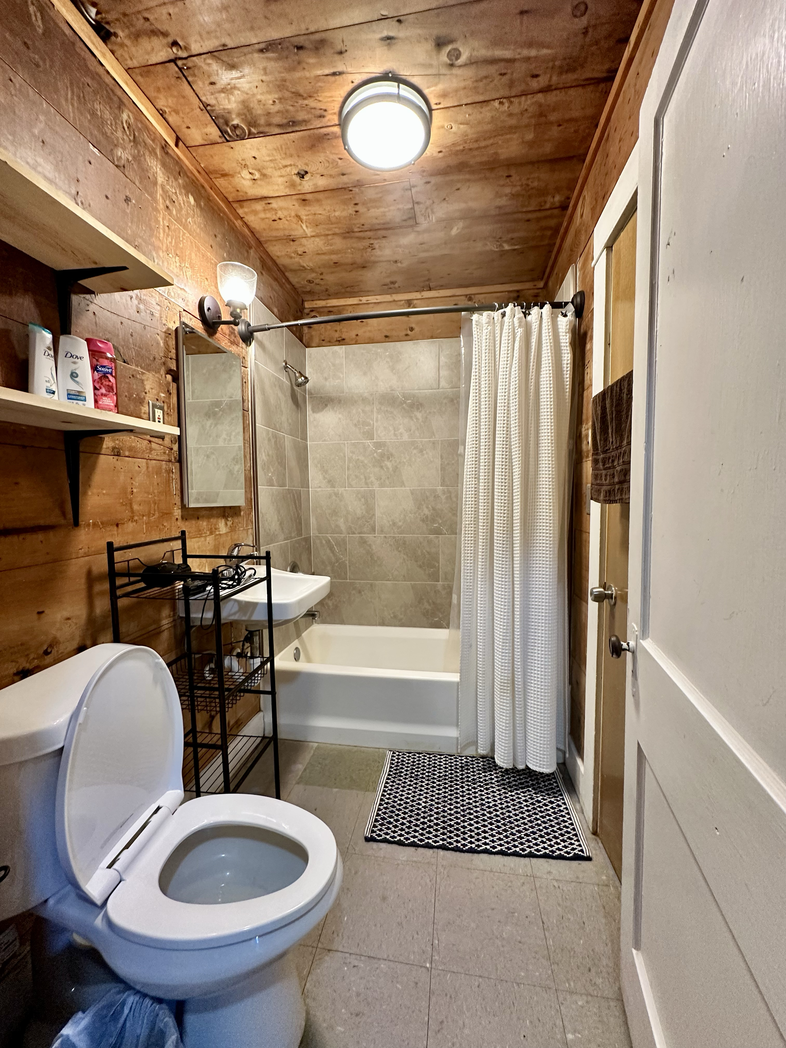 The Overton Four | Walk to Tech + Jones Stadium | Sleeps 10 - Photo 7