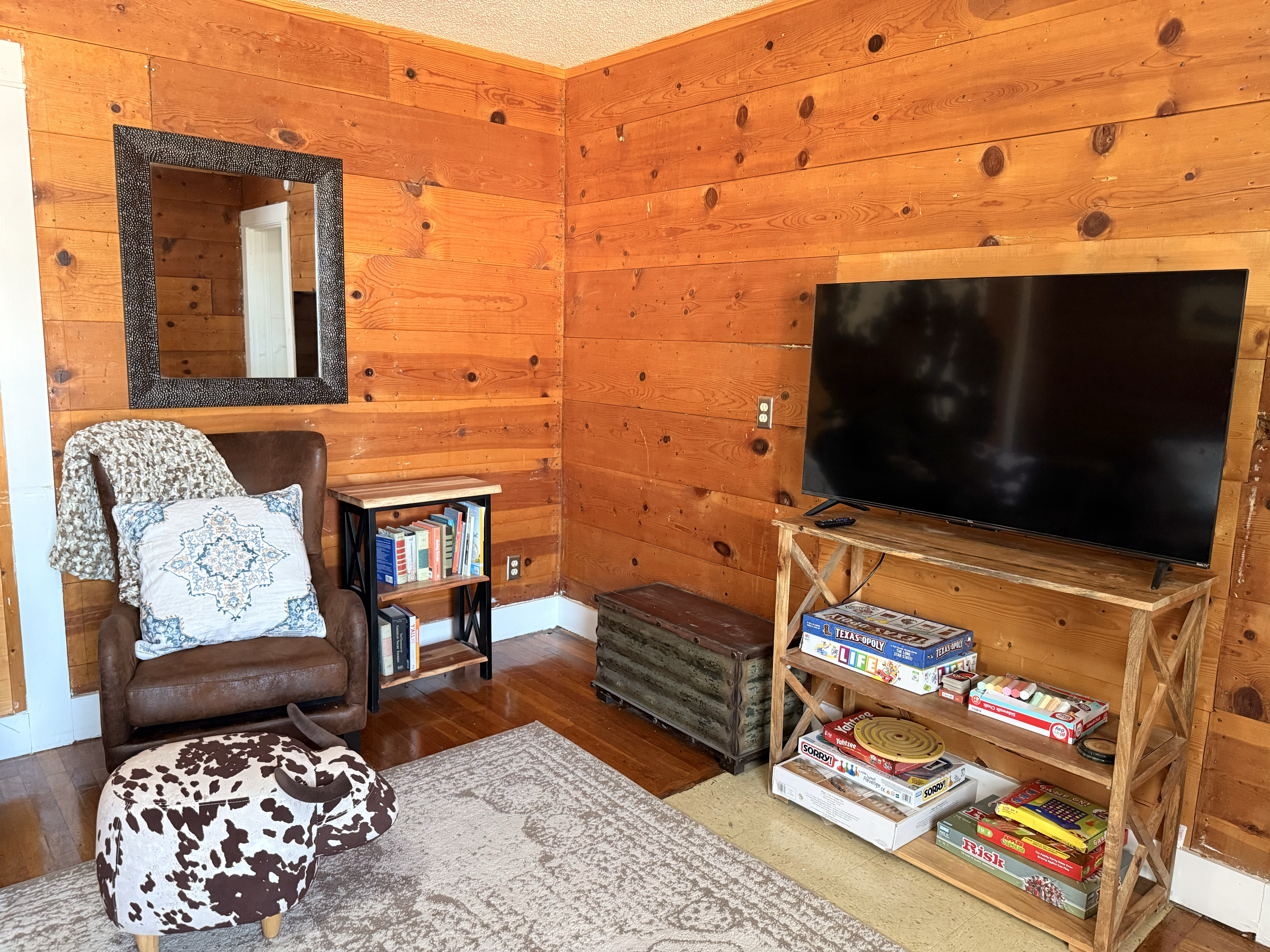 The Overton Four | Walk to Tech + Jones Stadium | Sleeps 10 - Photo 5
