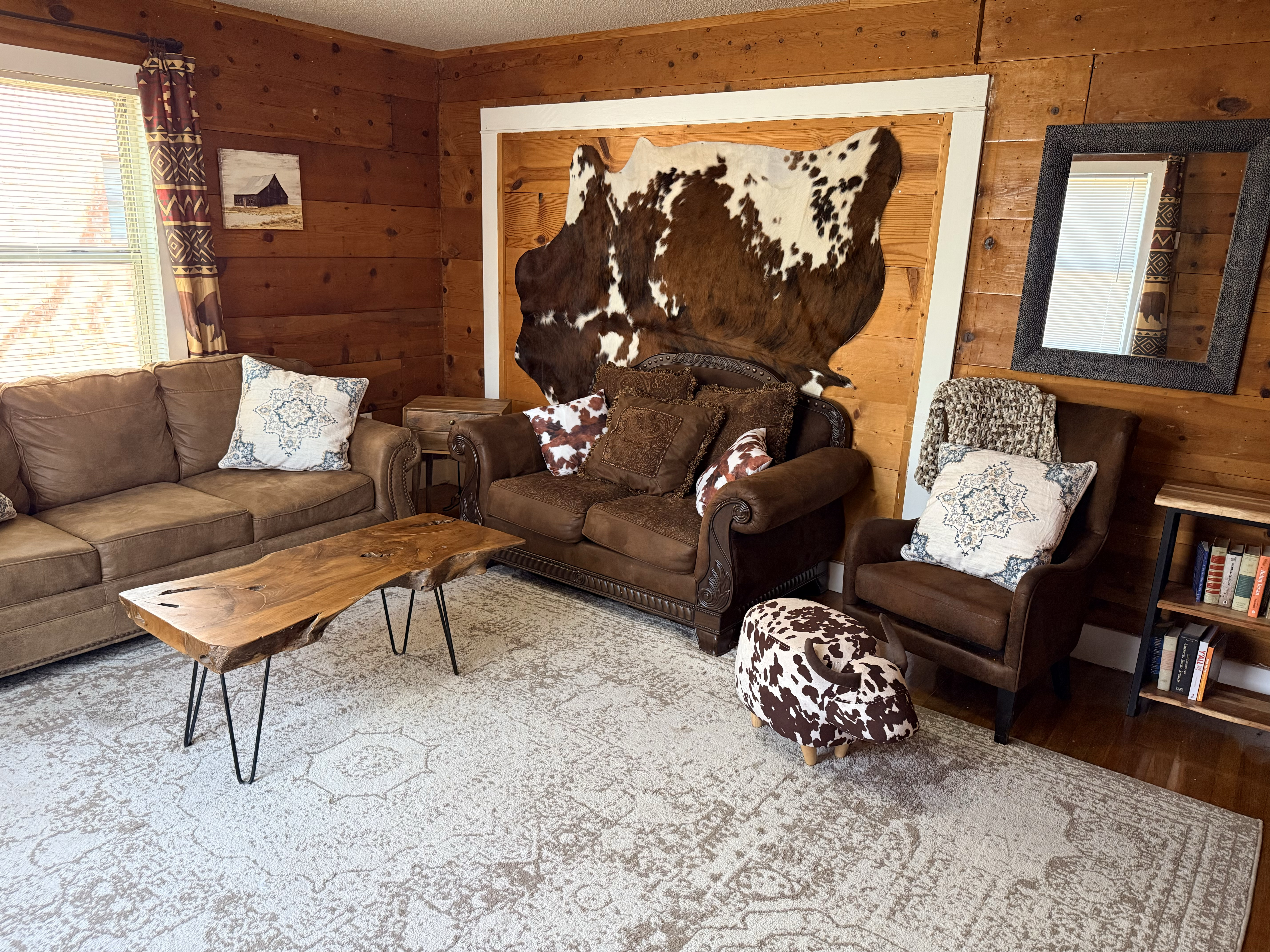 The Overton Four | Walk to Tech + Jones Stadium | Sleeps 10 - Photo 4