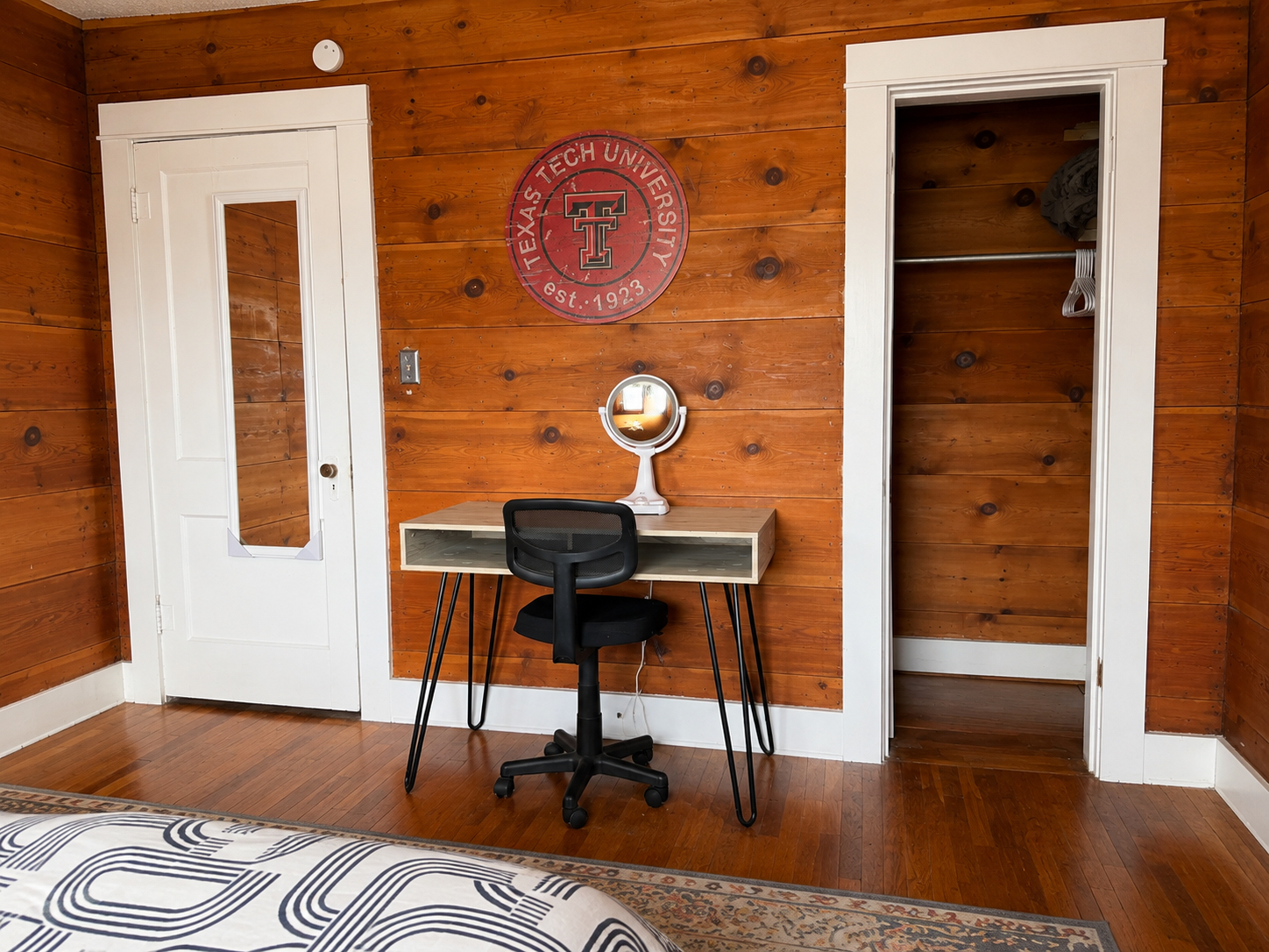 The Overton Four | Walk to Tech + Jones Stadium | Sleeps 10 - Photo 9