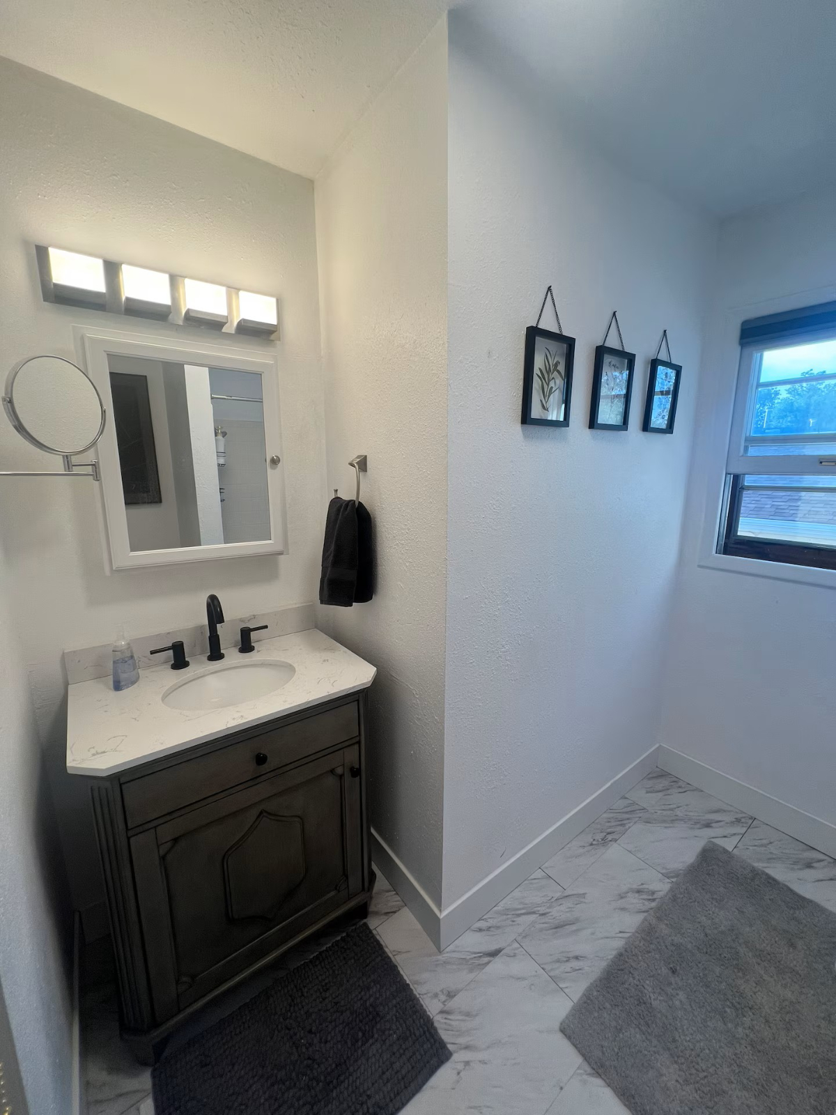 Close to downtown, Hospital, F.E. Warren Air Force Base, CFD, Lions Park- modern stay #1 - Photo 4