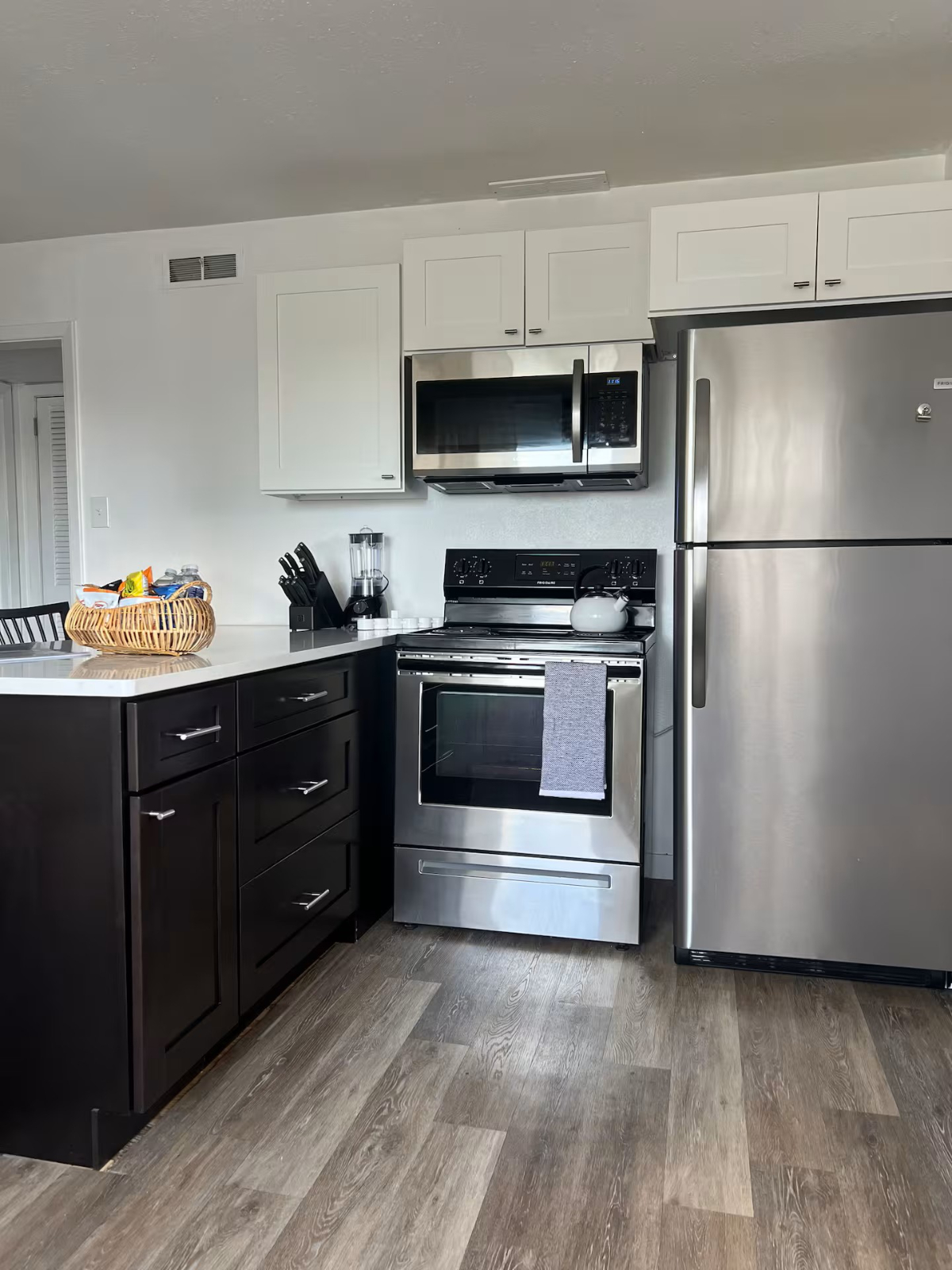 Close to downtown, Hospital, F.E. Warren Air Force Base, CFD, Lions Park- modern stay #1 - Photo 7