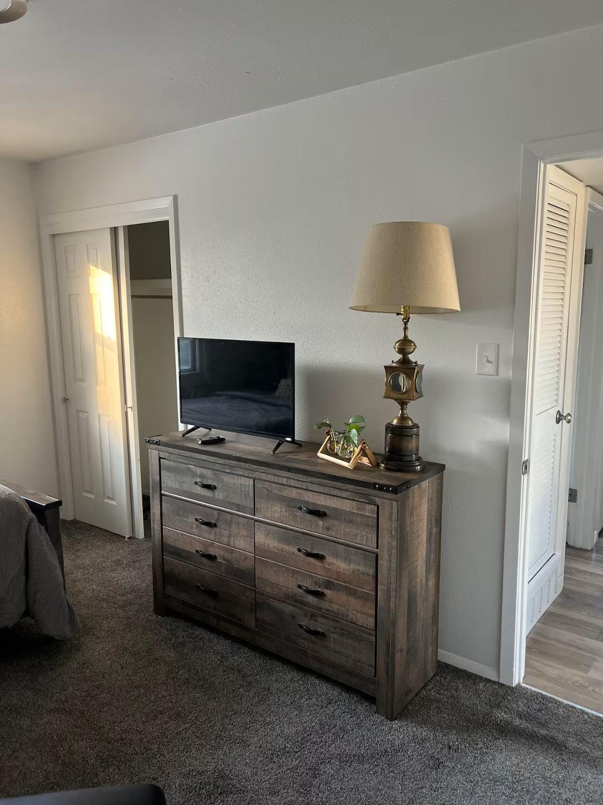 Close to downtown, Hospital, F.E. Warren Air Force Base, CFD, Lions Park- modern stay #1 - Photo 9