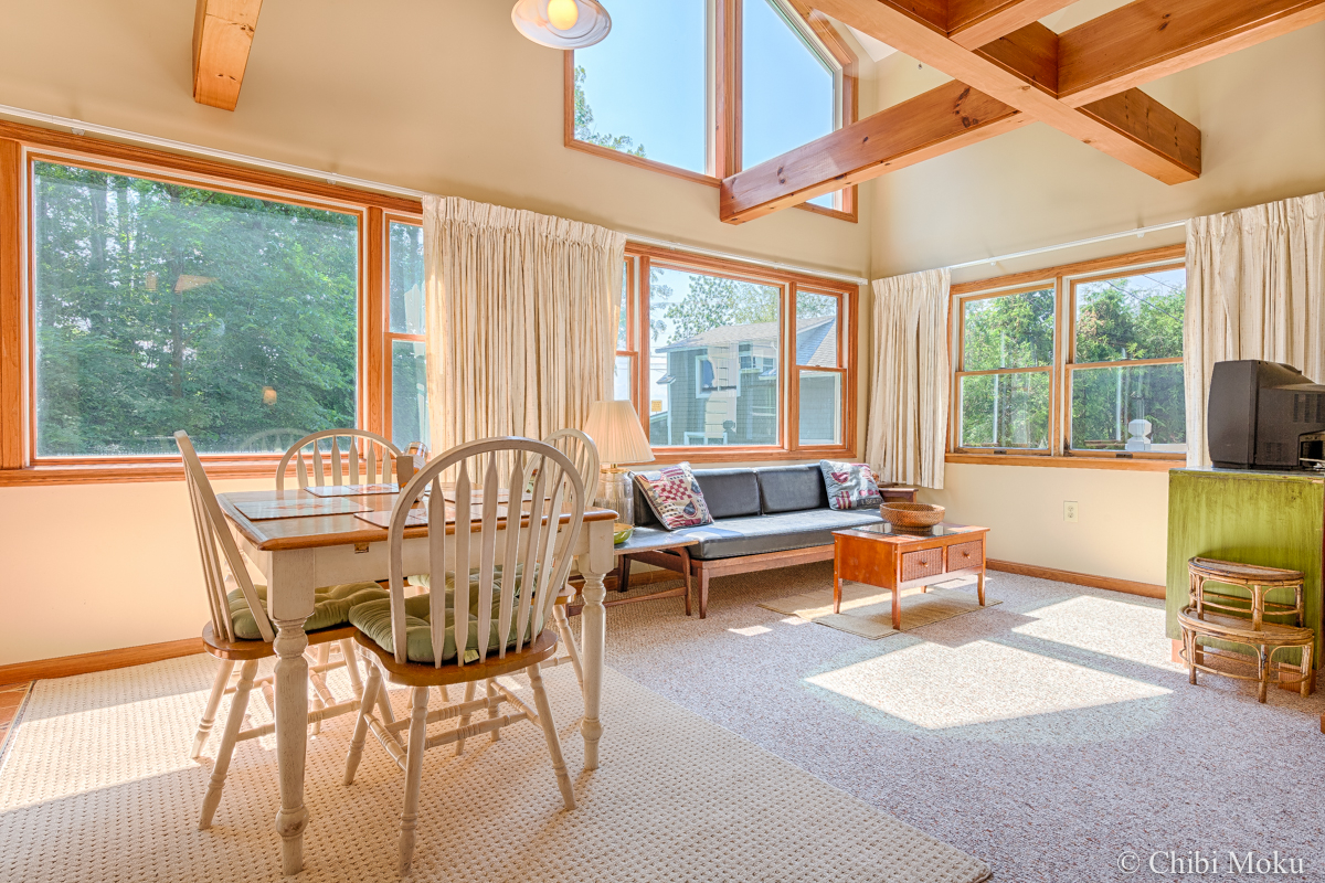 Comfortable Fully Furnished 2-Bedroom House Overlooking Beautiful Malletts Bay - Photo 1