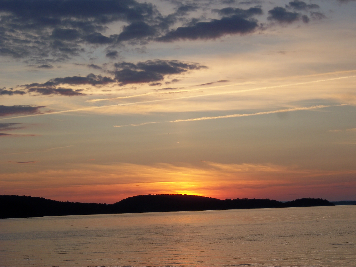 Comfortable Fully Furnished 2-Bedroom House Overlooking Beautiful Malletts Bay - Photo 6