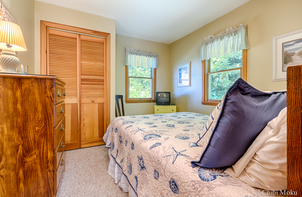 Comfortable Fully Furnished 2-Bedroom House Overlooking Beautiful Malletts Bay - Photo 4