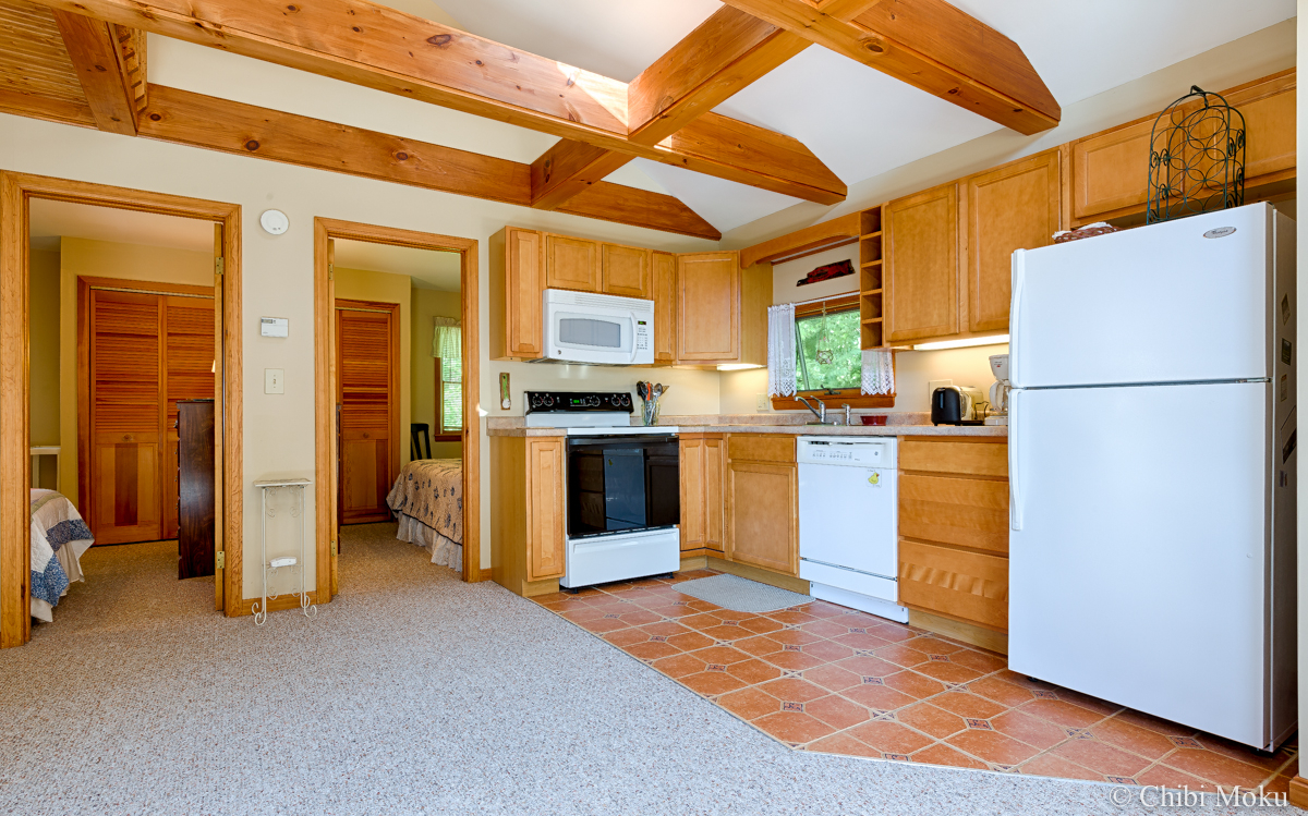 Comfortable Fully Furnished 2-Bedroom House Overlooking Beautiful Malletts Bay - Photo 3