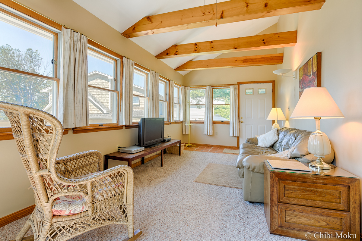 Comfortable Fully Furnished 2-Bedroom House Overlooking Beautiful Malletts Bay - Photo 2