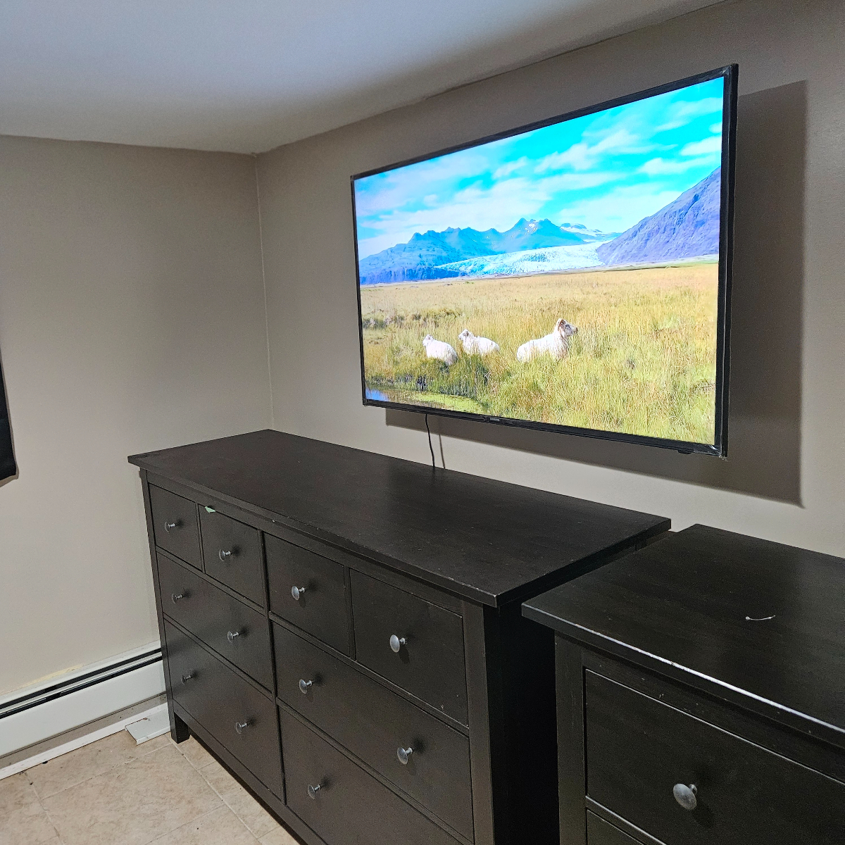 Perfect location for a single quiet professional - Photo 3