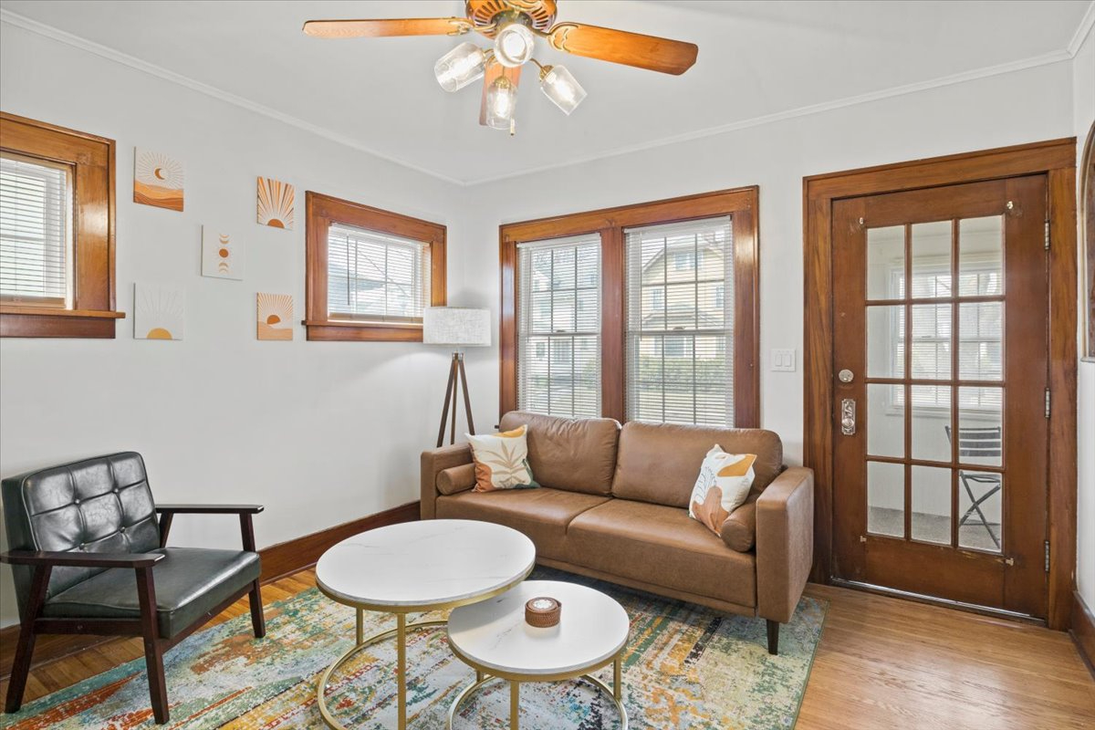 Newly Renovated Home /Strong Hosp and All Hospitals / Yard/ Fence/ Patio/ Pet Friendly - Photo 2