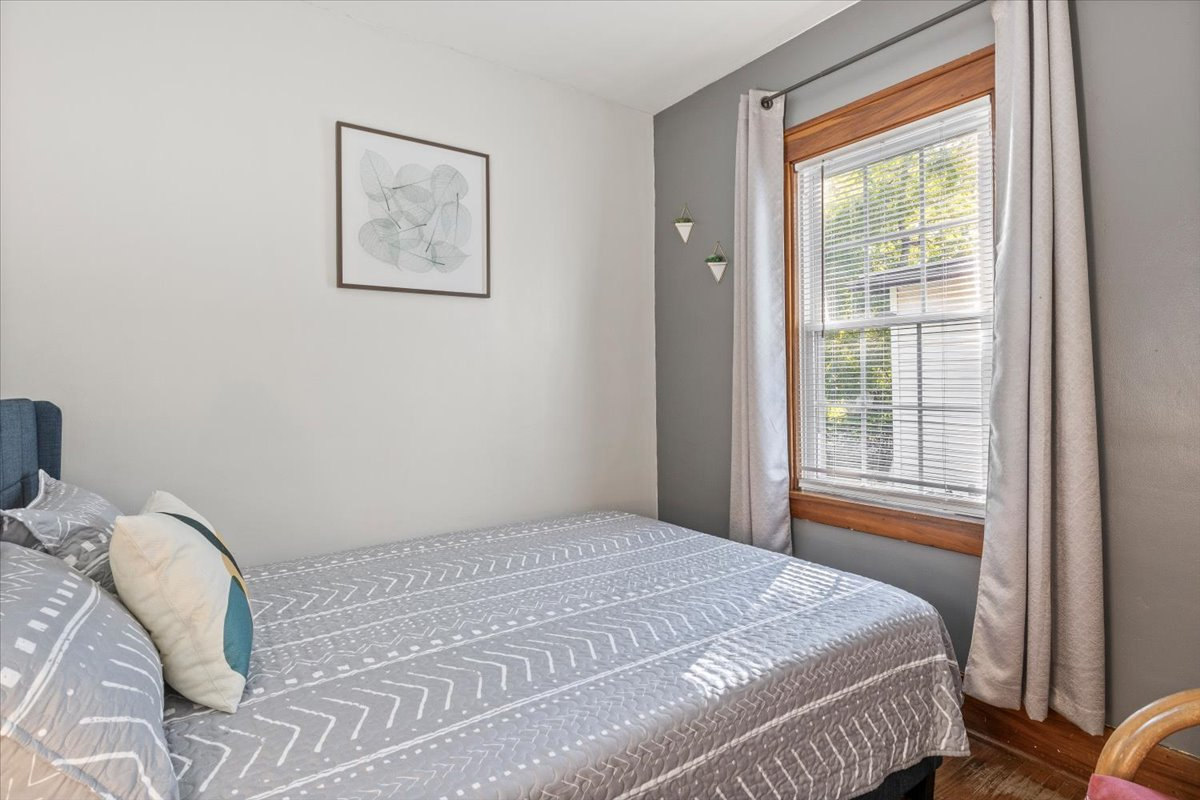 Newly Renovated Home /Strong Hosp and All Hospitals / Yard/ Fence/ Patio/ Pet Friendly - Photo 4