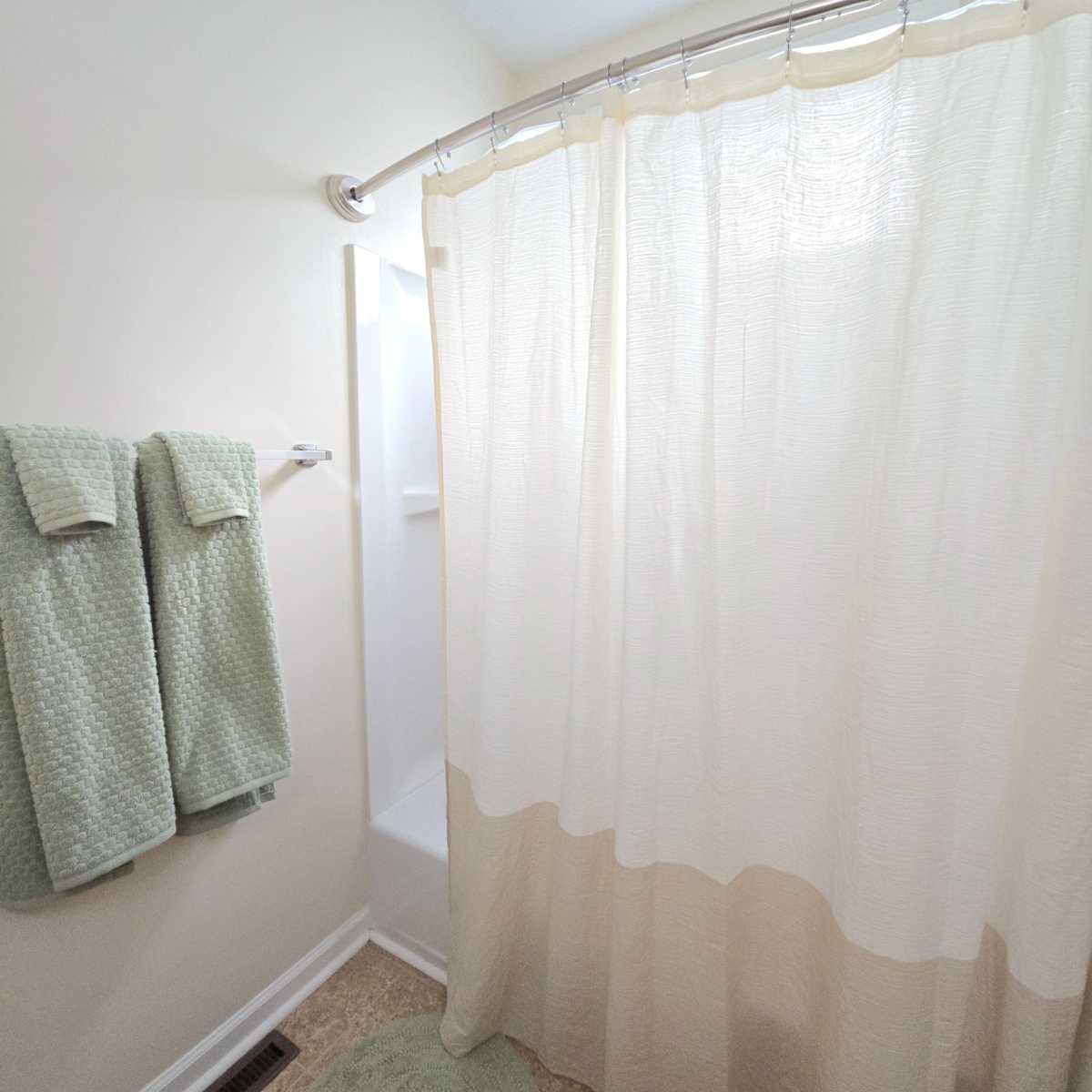 Close to Syracuse Hospitals & University w in-unit W&D - Photo 12
