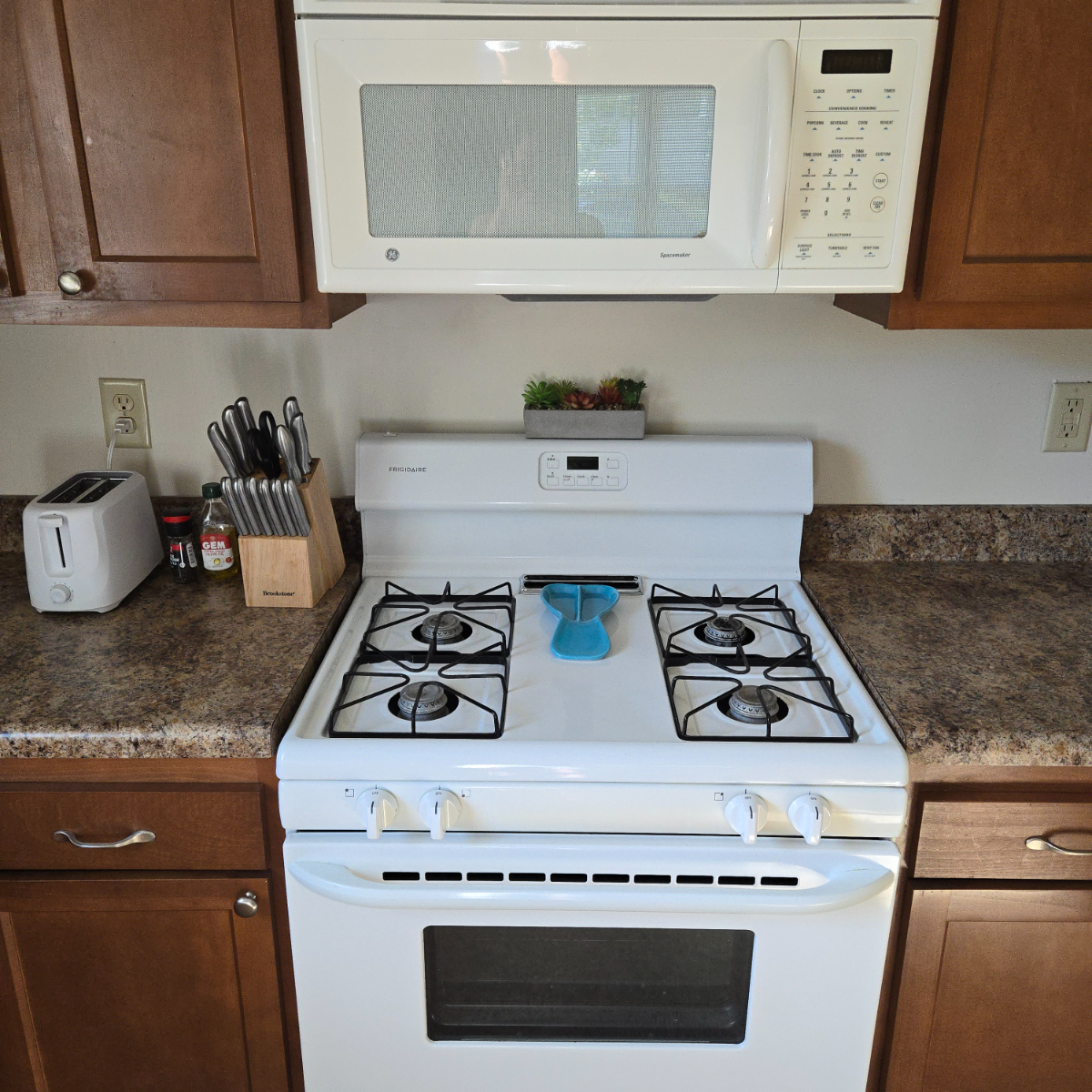 Close to Syracuse Hospitals & University w in-unit W&D - Photo 8