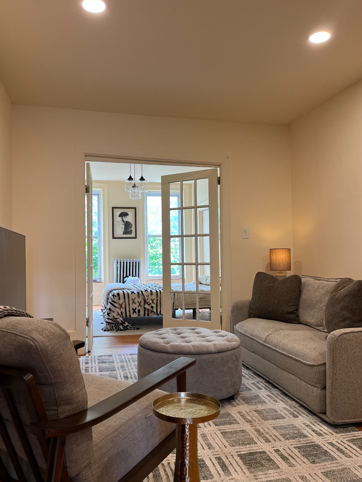 Sunny, well lit 2 bedroom apartment surrounded by lush tree topped permaculture . - Photo 1