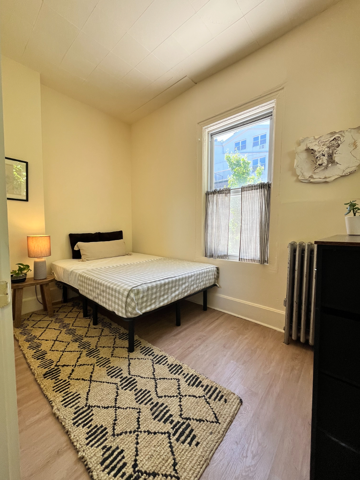 Sunny, well lit 2 bedroom apartment surrounded by lush tree topped  permaculture . - Photo 6