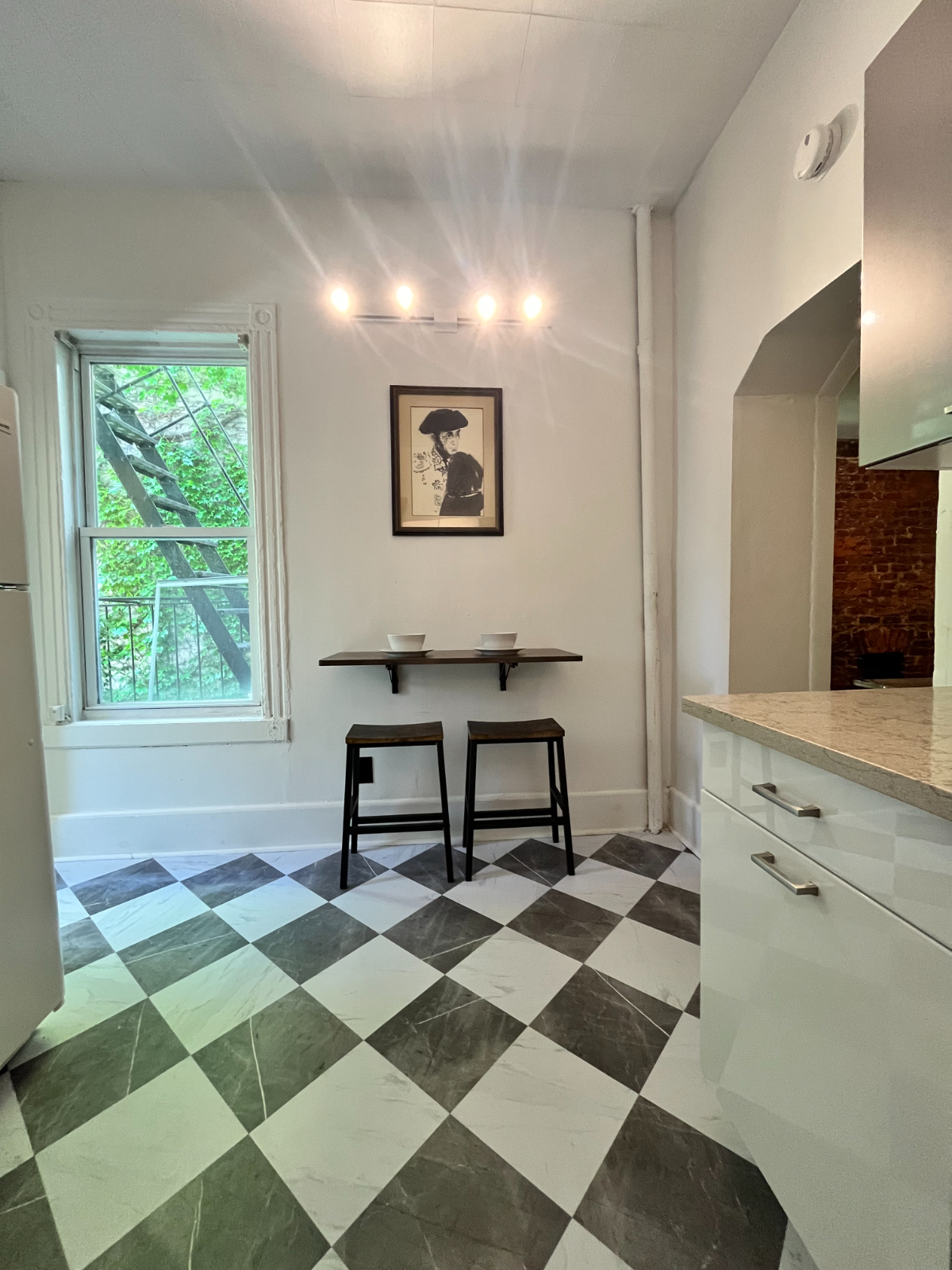 Sunny, well lit 2 bedroom apartment surrounded by lush tree topped  permaculture . - Photo 8