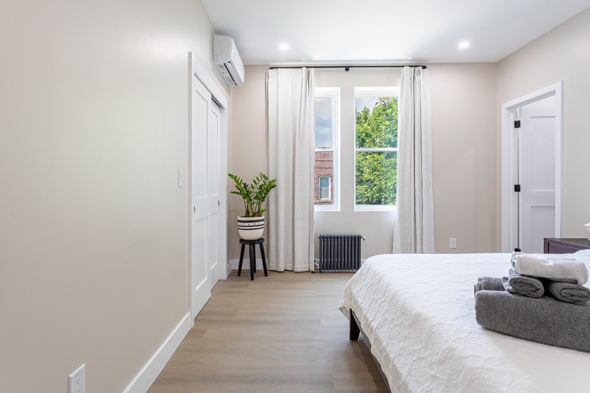 Newly Renovated, Bright & Spacious 2-BR Apartment in Heart of Jamaica - Photo 1