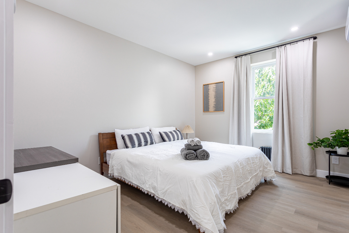 Newly Renovated, Bright & Spacious 2-BR Apartment in Heart of Jamaica - Photo 6