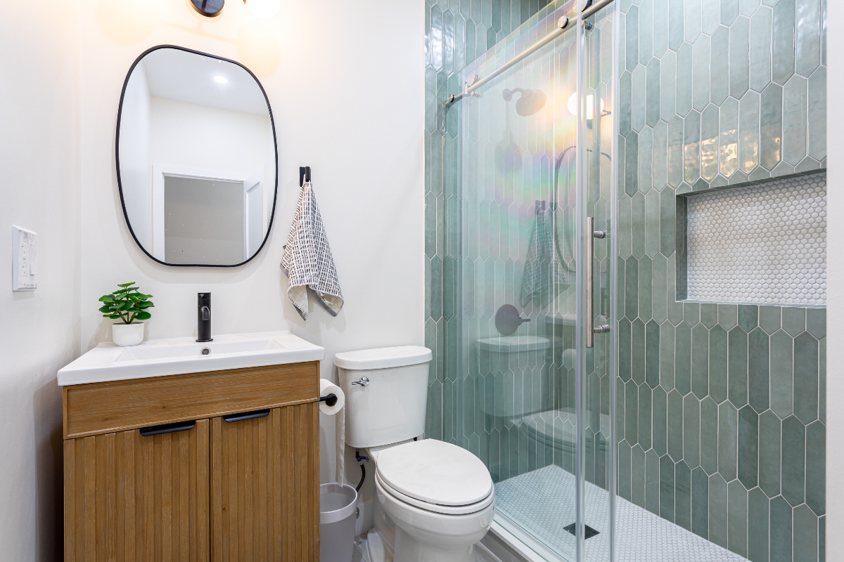 Newly Renovated, Bright & Spacious 2-BR Apartment in Heart of Jamaica - Photo 2