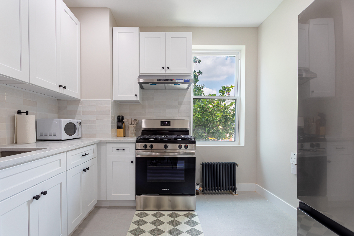 Newly Renovated, Bright & Spacious 2-BR Apartment in Heart of Jamaica - Photo 9