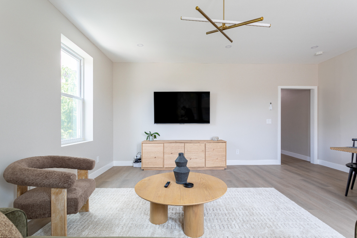 Newly Renovated, Bright & Spacious 2-BR Apartment in Heart of Jamaica - Photo 10