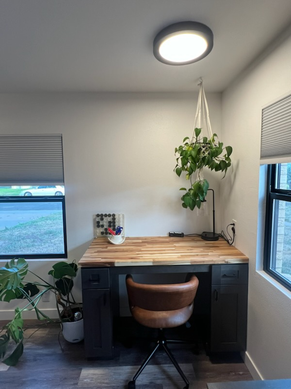 Close to downtown, Hospital, F.E. Warren Air Force Base, CFD, Lions Park- modern stay #2 - Photo 3