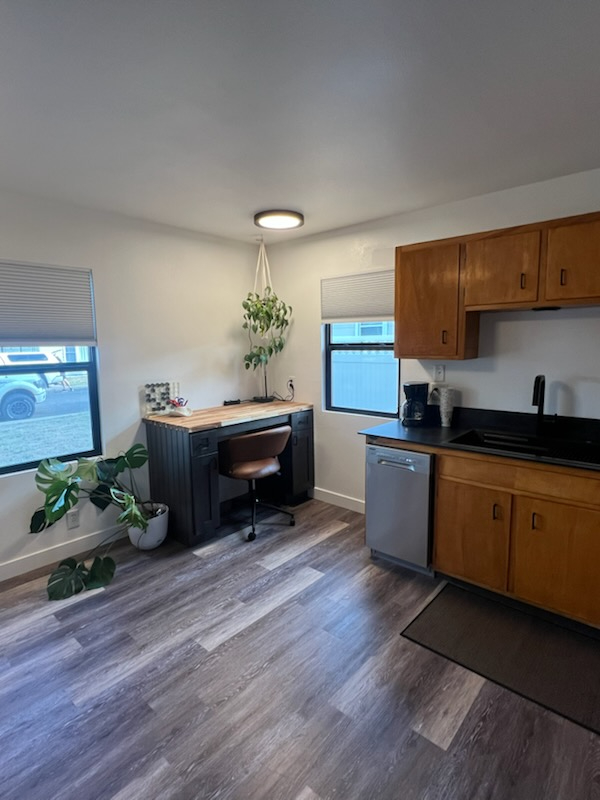 Close to downtown, Hospital, F.E. Warren Air Force Base, CFD, Lions Park- modern stay #2 - Photo 4