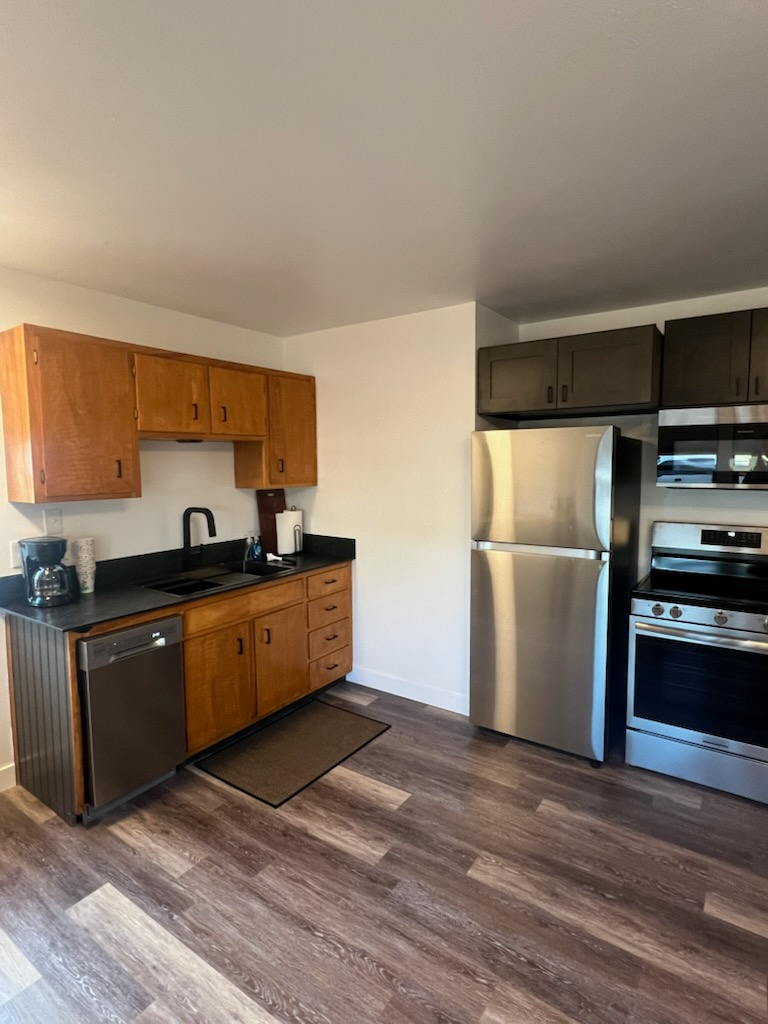 Close to downtown, Hospital, F.E. Warren Air Force Base, CFD, Lions Park- modern stay #2 - Photo 6