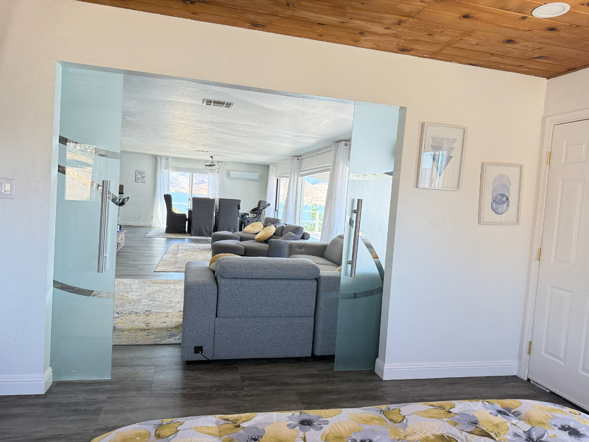 Beautiful Lakeside home - Photo 1