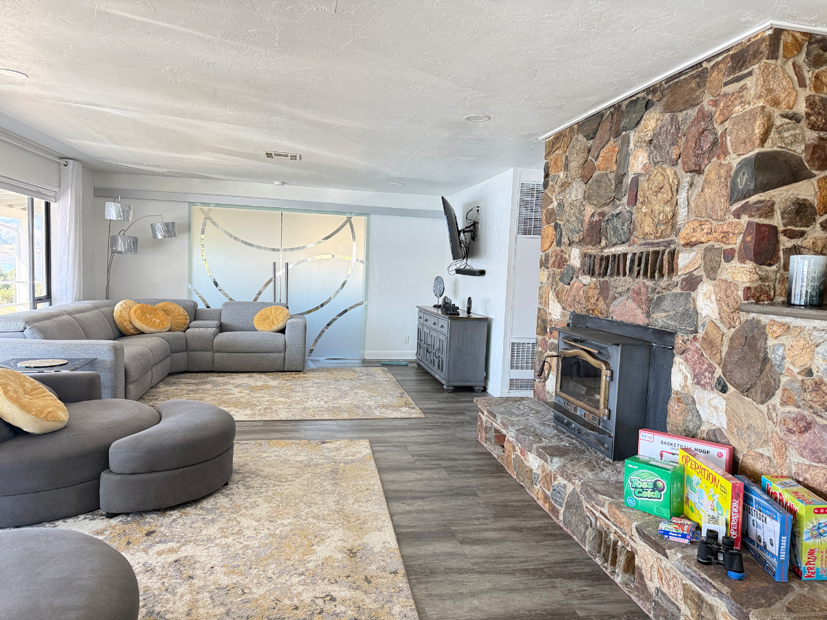 Beautiful Lakeside home - Photo 2