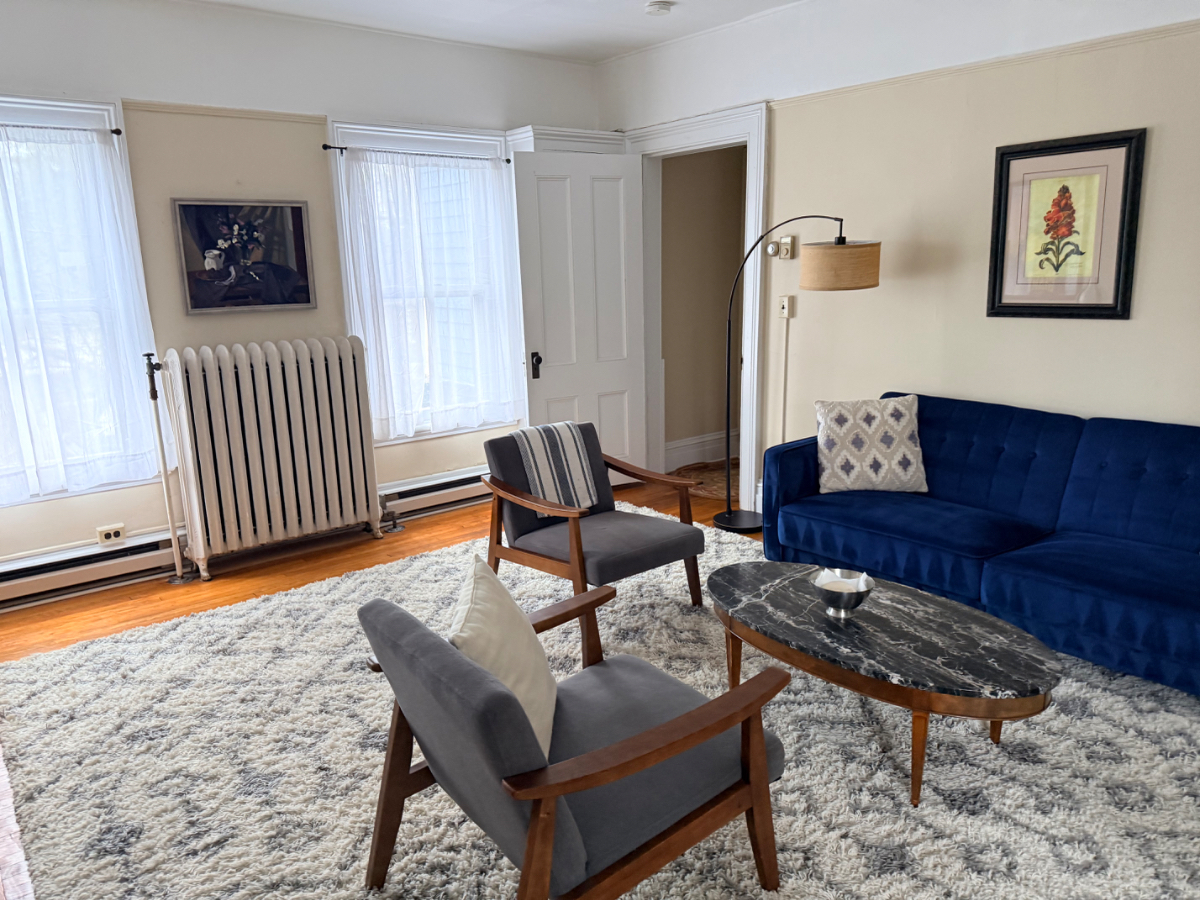 Fabulous Furnished 1 Bedroom Apartment - Photo 2