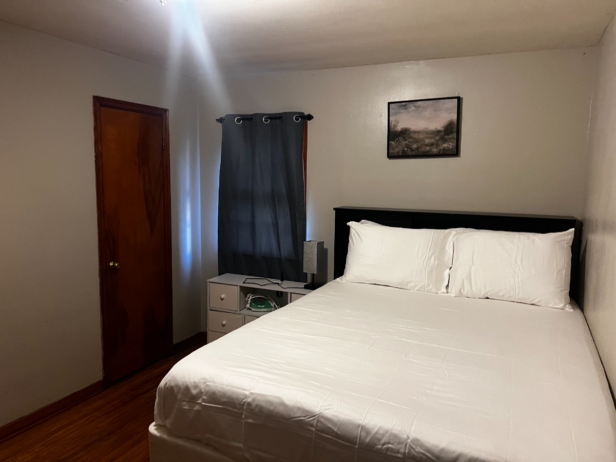Spacious 3BR Retreat - Utilities Included & Pet Friendly, Near Hospitals - Photo 7